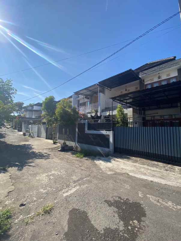 dijual rumah lantai 2 lokasi dalung kwanji