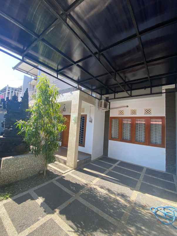 dijual rumah lantai 2 lokasi dalung kwanji