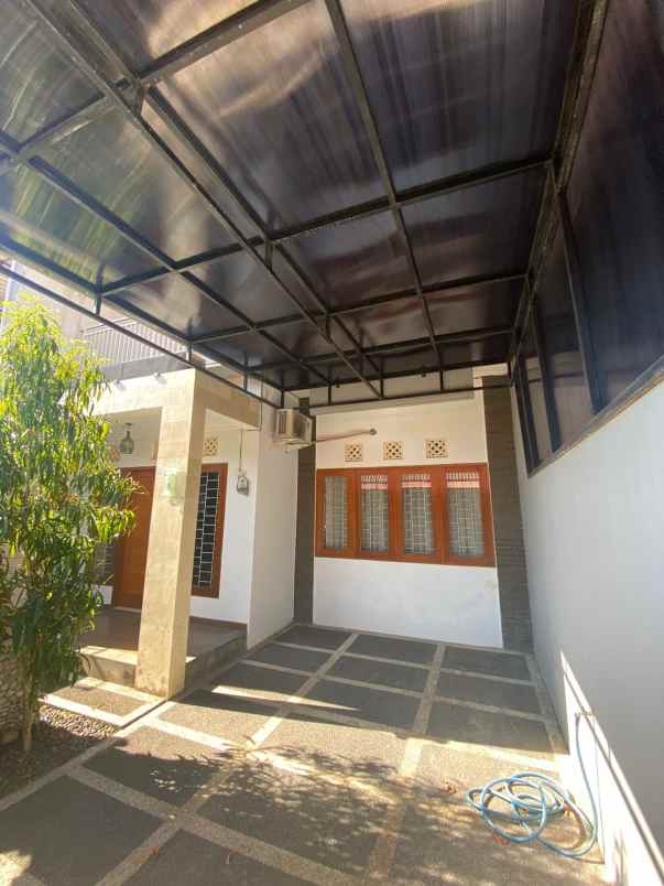 dijual rumah lantai 2 lokasi dalung kwanji