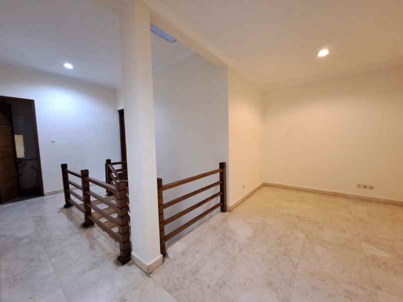 dijual rumah lebak bulus