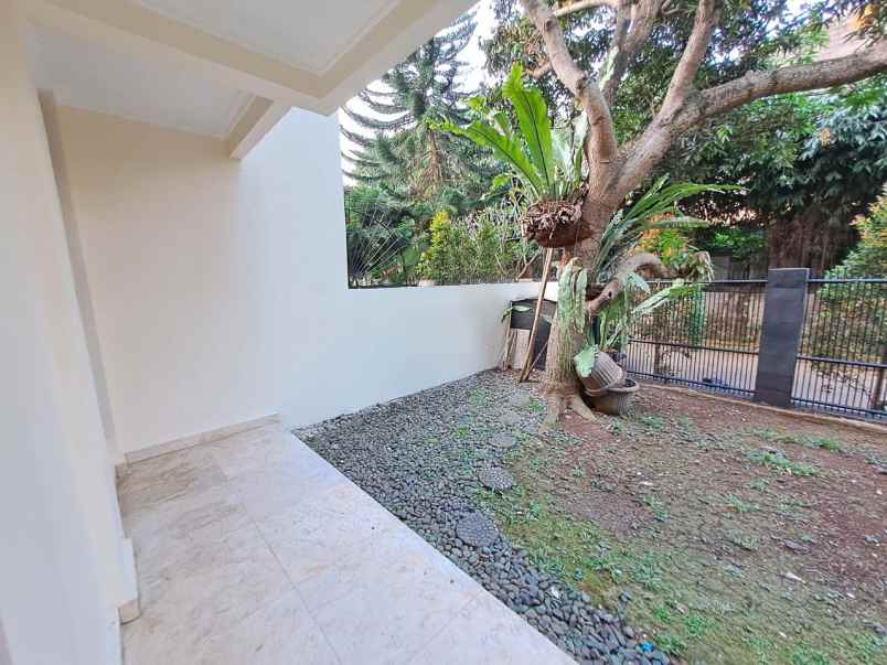 dijual rumah lebak bulus