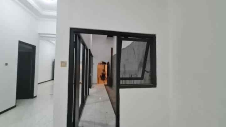 dijual rumah lokasi dekat suhat kota malang