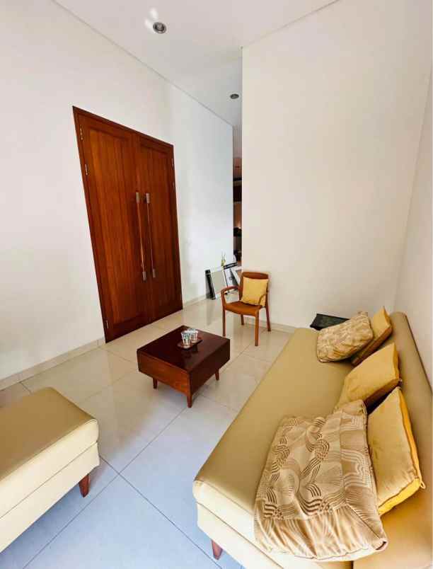dijual rumah lokasi situsari cijagra