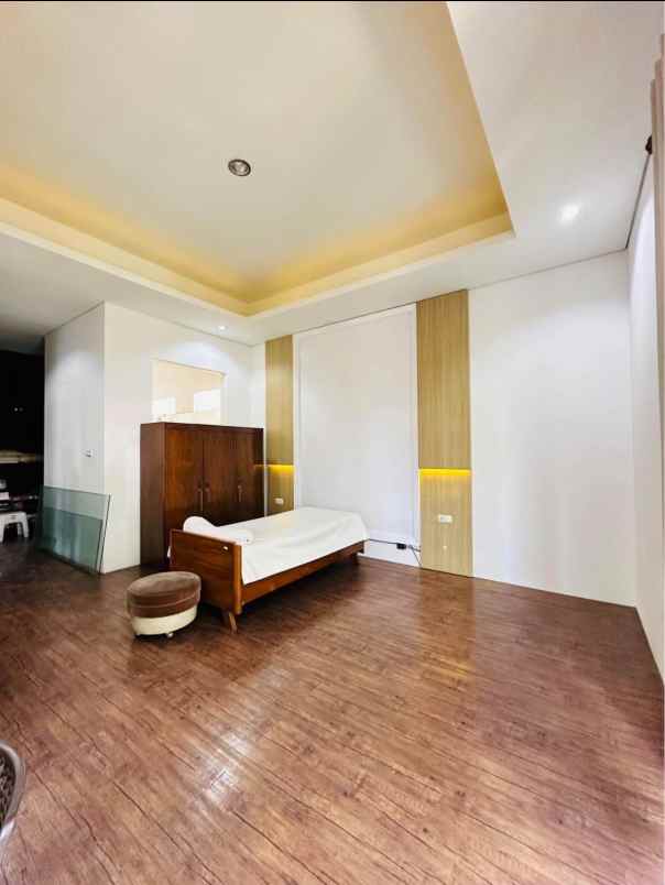 dijual rumah lokasi situsari cijagra