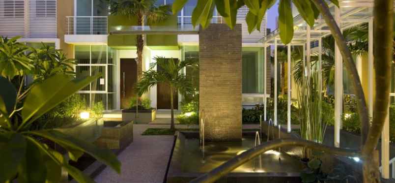 dijual rumah luster cantik 3 lantai di de oaze tomang