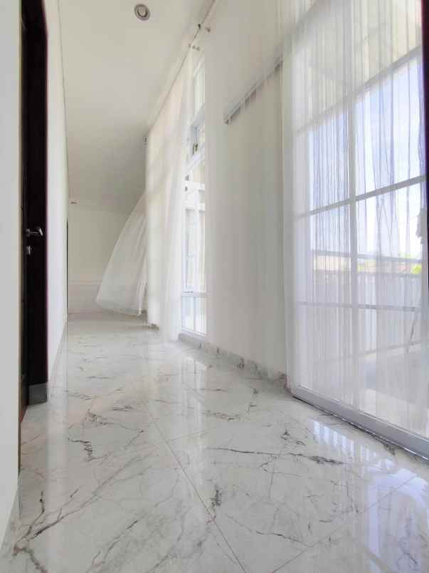 dijual rumah maguwoharjo depok sleman