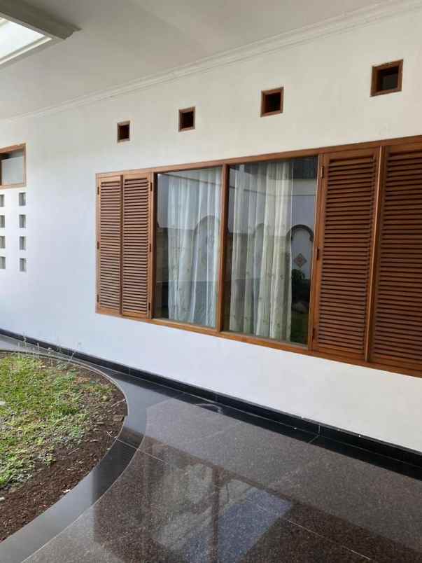 dijual rumah makmur sukajadi