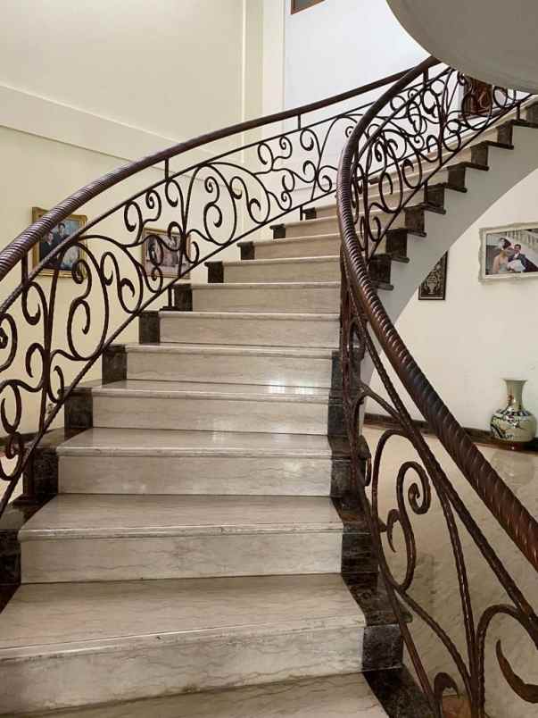 dijual rumah makmur sukajadi