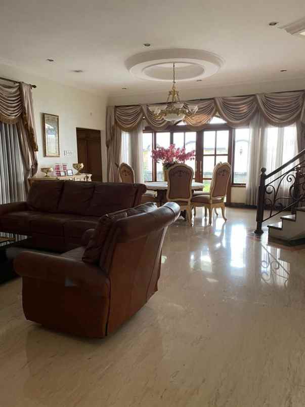 dijual rumah makmur sukajadi