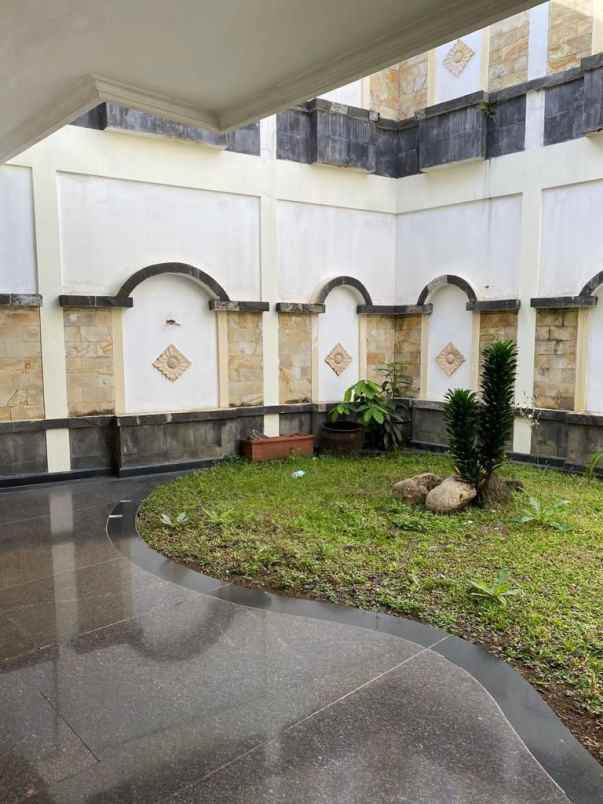 dijual rumah makmur sukajadi