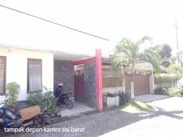 dijual rumah manyar