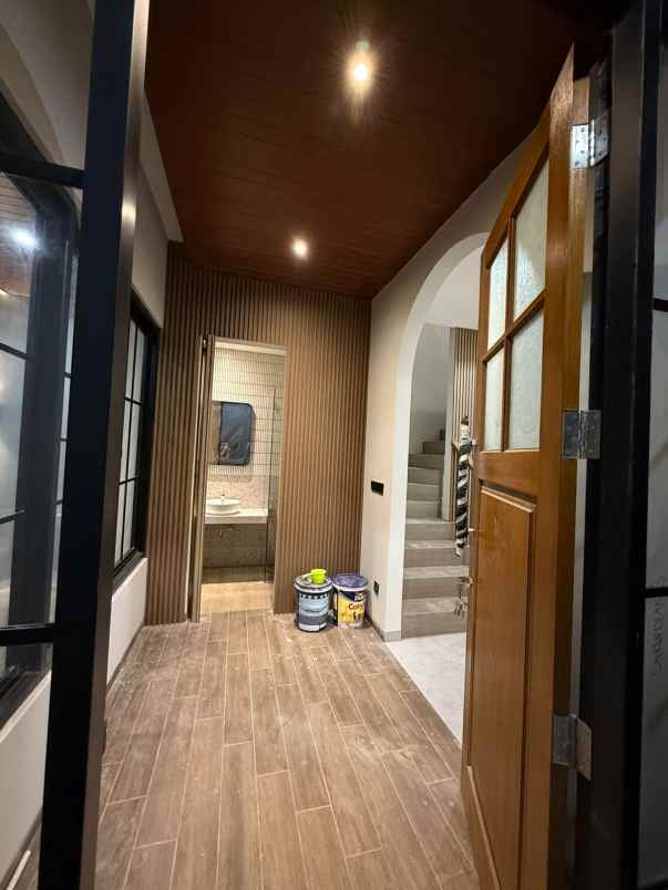dijual rumah manyar
