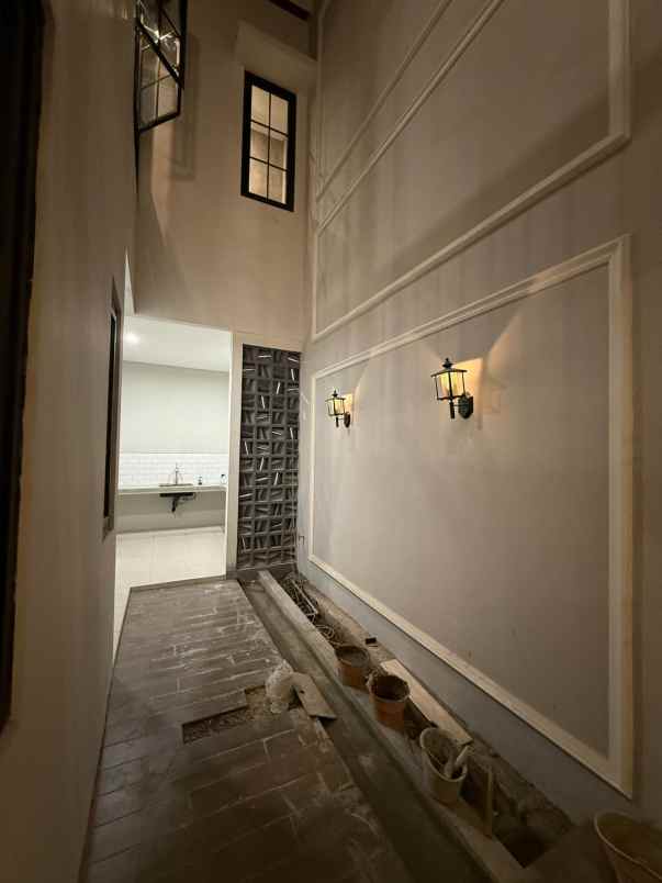 dijual rumah manyar