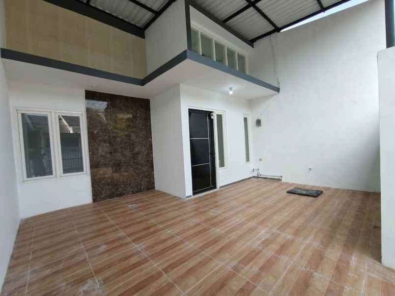 dijual rumah medayu utara