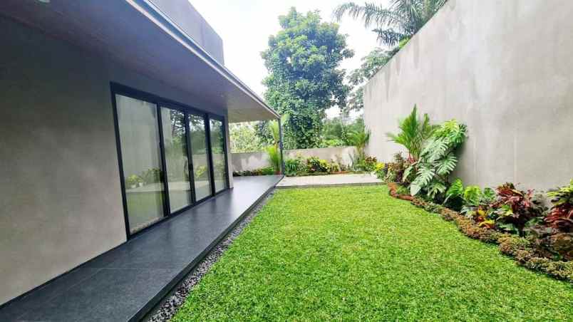 dijual rumah mega cinere