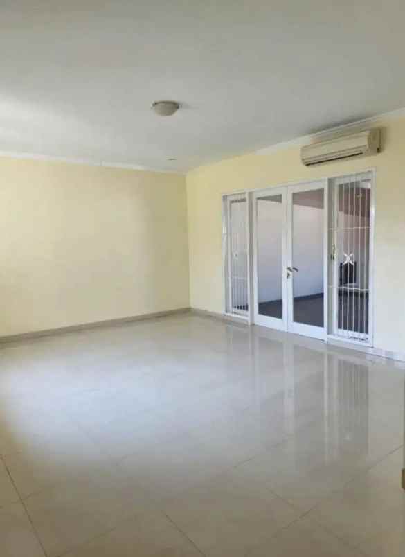 dijual rumah mega cinere