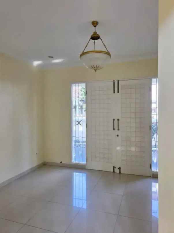 dijual rumah mega cinere