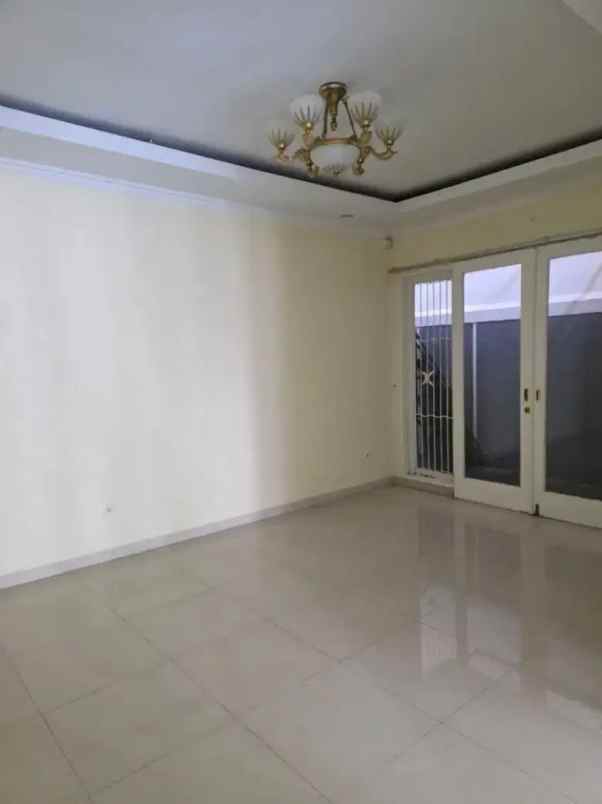 dijual rumah mega cinere