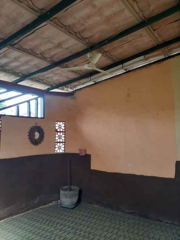 dijual rumah menanggal