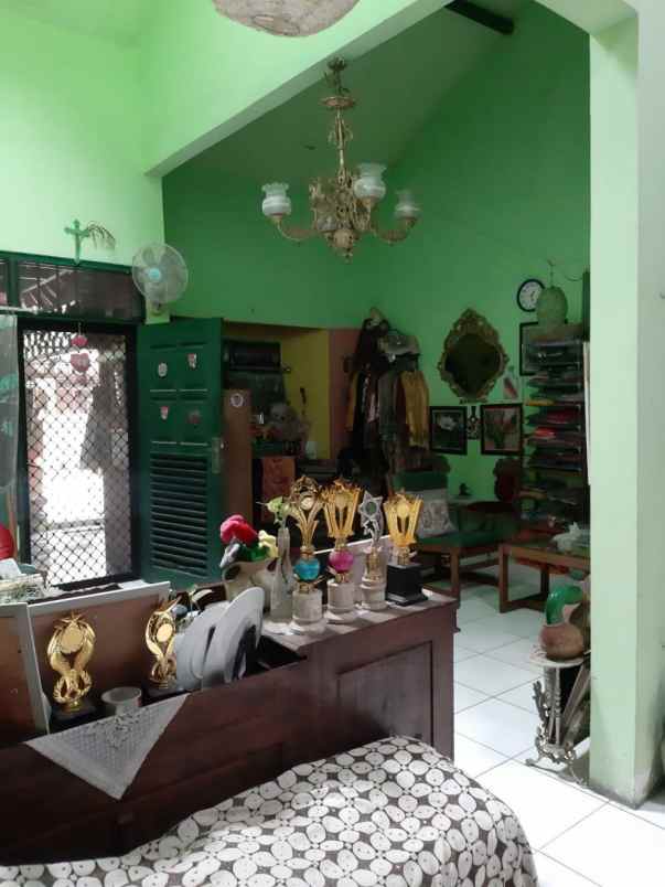 dijual rumah menanggal