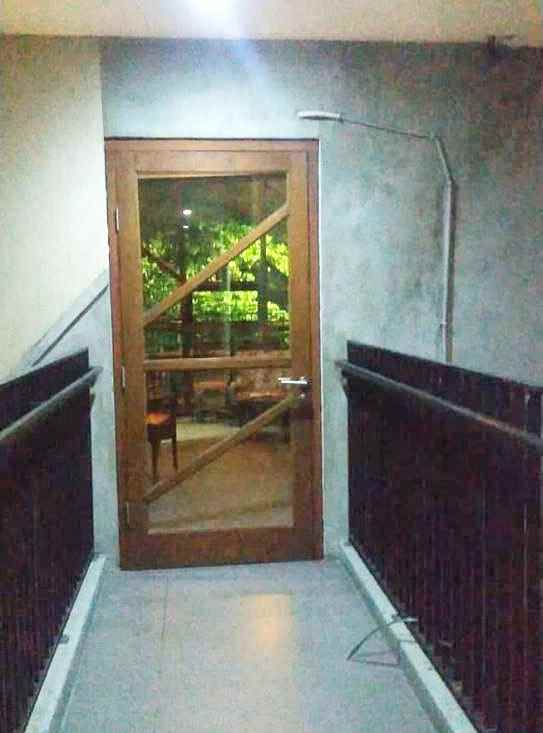 dijual rumah menanggal