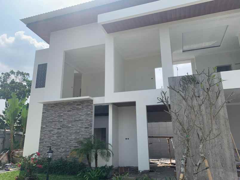 dijual rumah mewah di sleman dekat jalan magelang