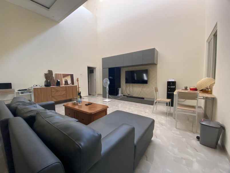 dijual rumah mulyosari prima