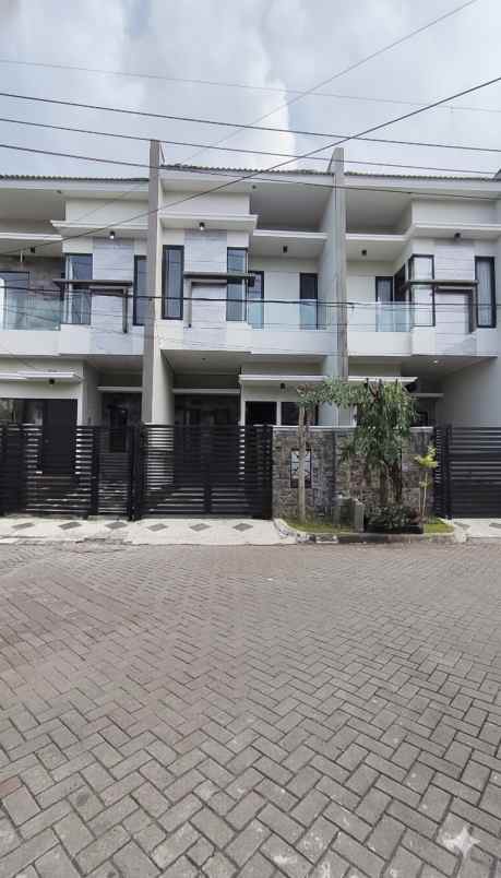 dijual rumah mulyosari prima utara