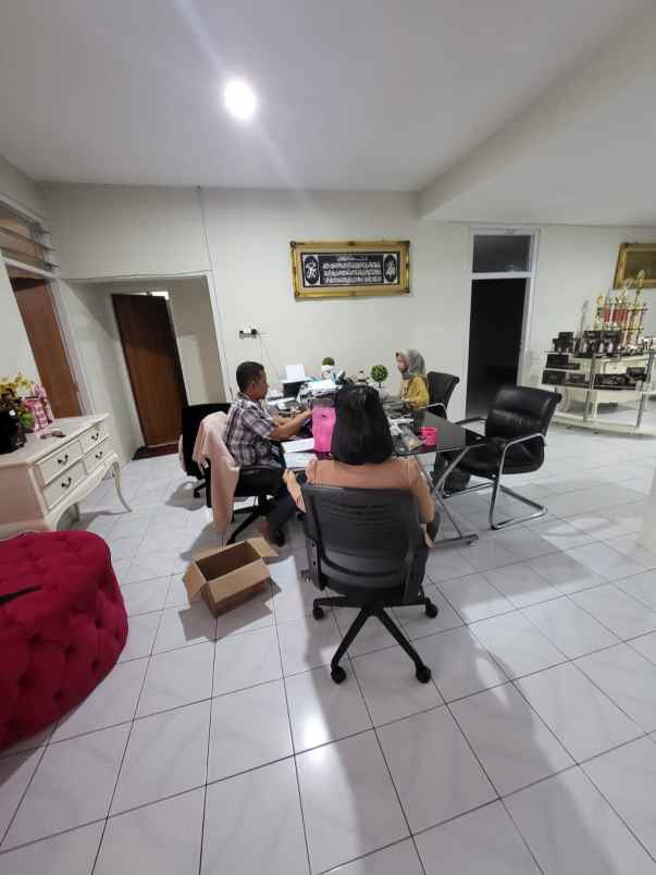 dijual rumah ngesrep barat