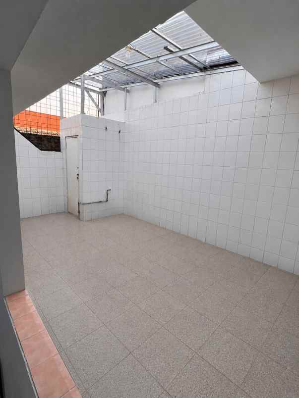 dijual rumah nginden