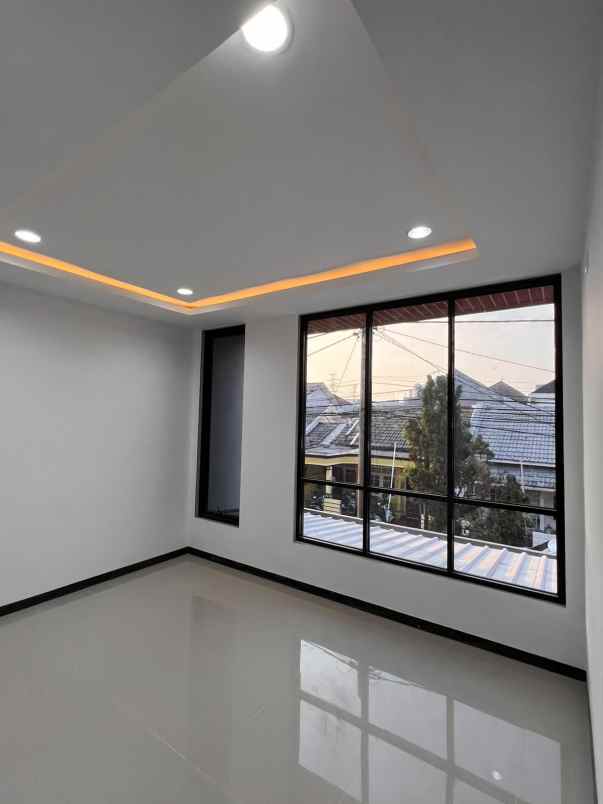 dijual rumah nginden intan