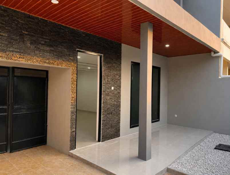 dijual rumah nginden intan timur