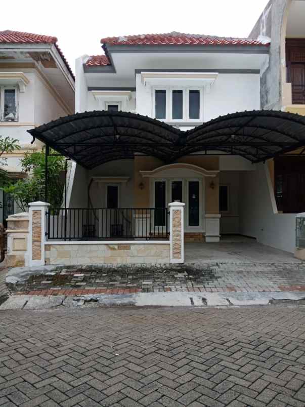 dijual rumah pakuwon city