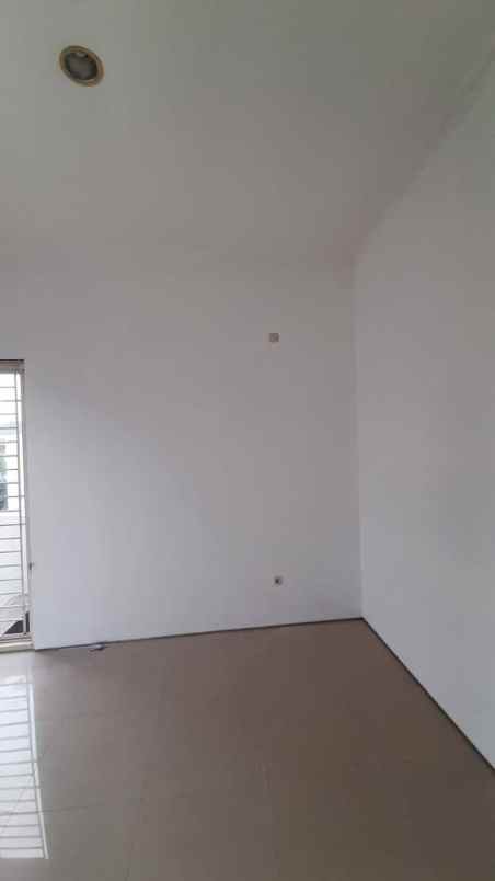 dijual rumah pakuwon city