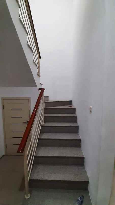 dijual rumah pakuwon city