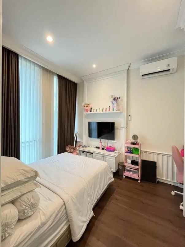 dijual rumah pakuwon city grand island