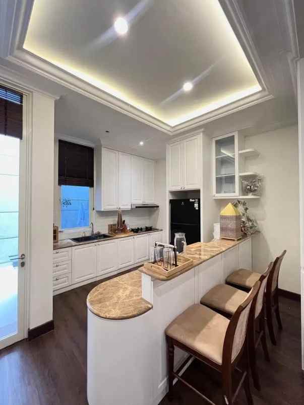 dijual rumah pakuwon city grand island