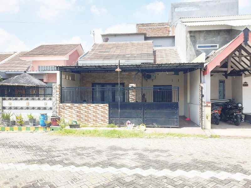 dijual rumah park royal regency