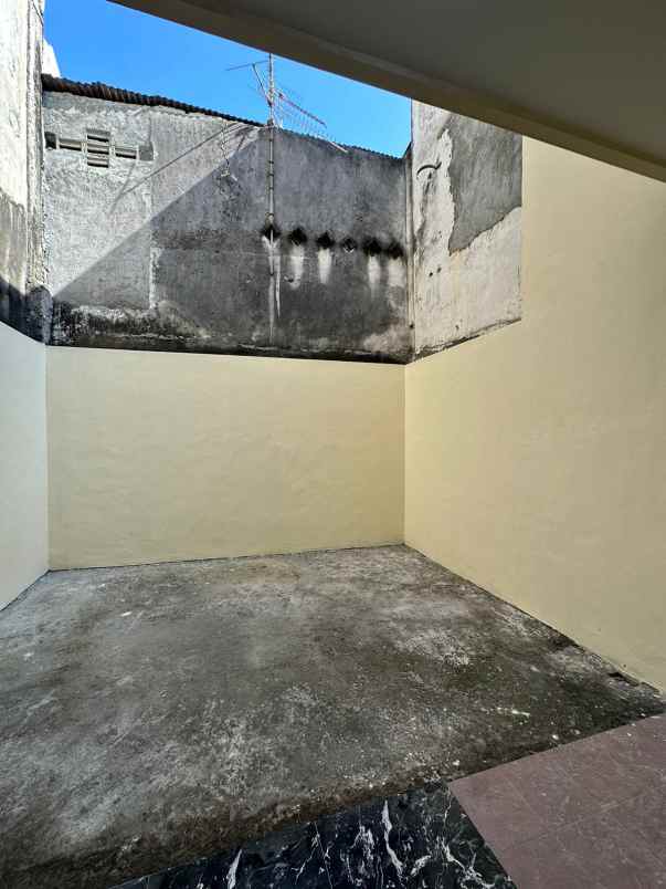 dijual rumah pasar kapasan