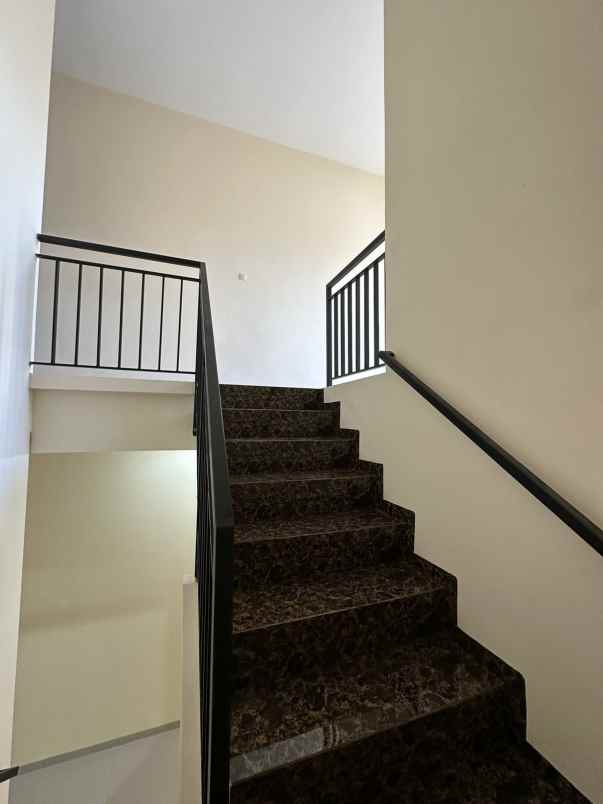 dijual rumah pasar kapasan