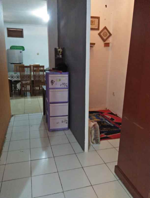 dijual rumah pengasinsn sawangan depok