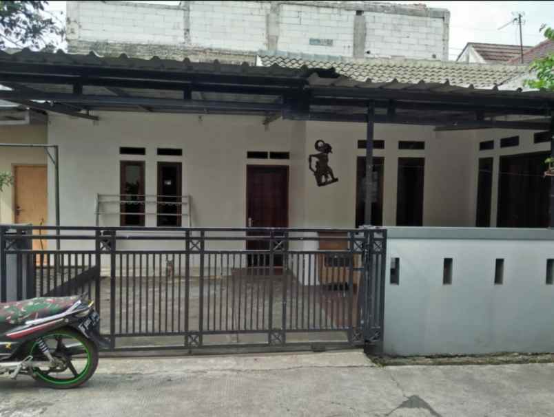 dijual rumah pengasinsn sawangan depok