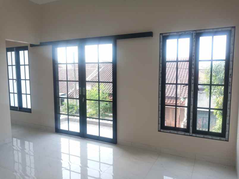 dijual rumah perum angkasa puri