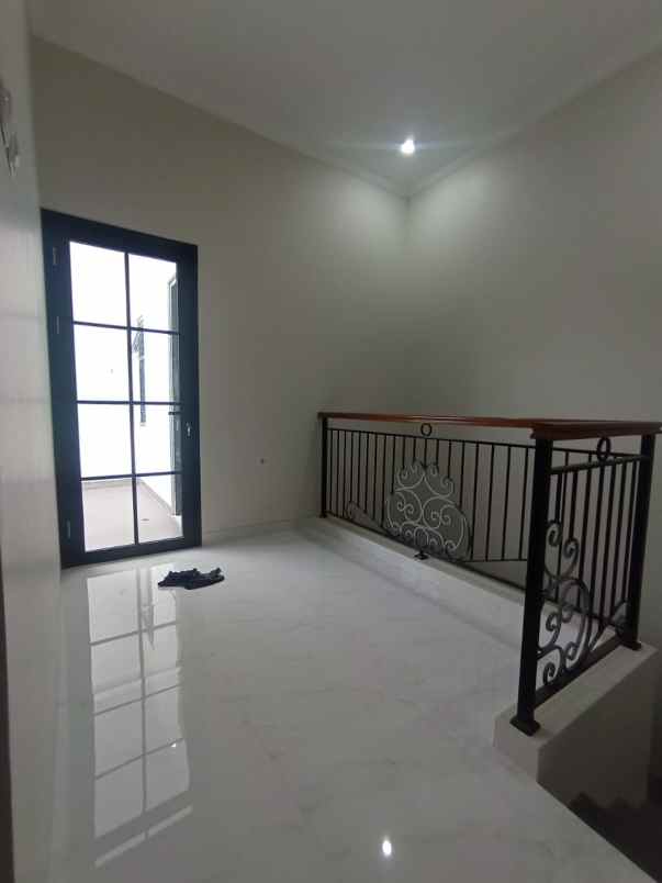 dijual rumah perum angkasa puri