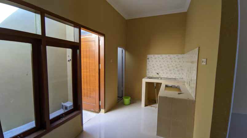 dijual rumah perum mendut regency blok