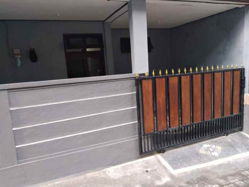 dijual rumah perum mulia asri