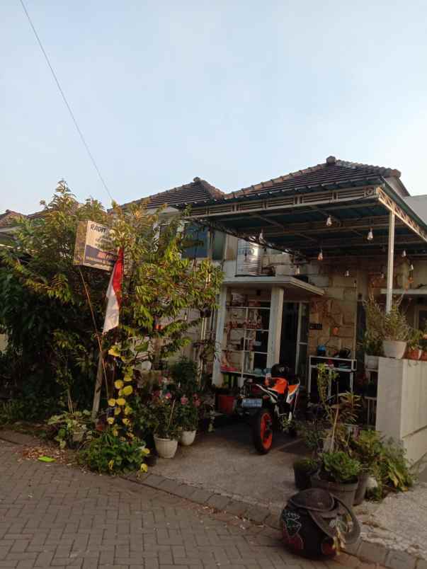 dijual rumah perum pelita kebonsari