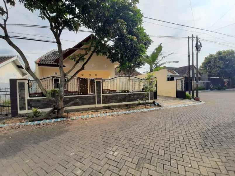 dijual rumah perum saptorenggo