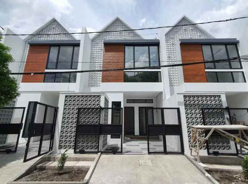 dijual rumah perumahan gading pantai