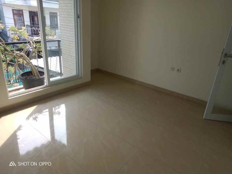 dijual rumah perumahan kemang pratama 2